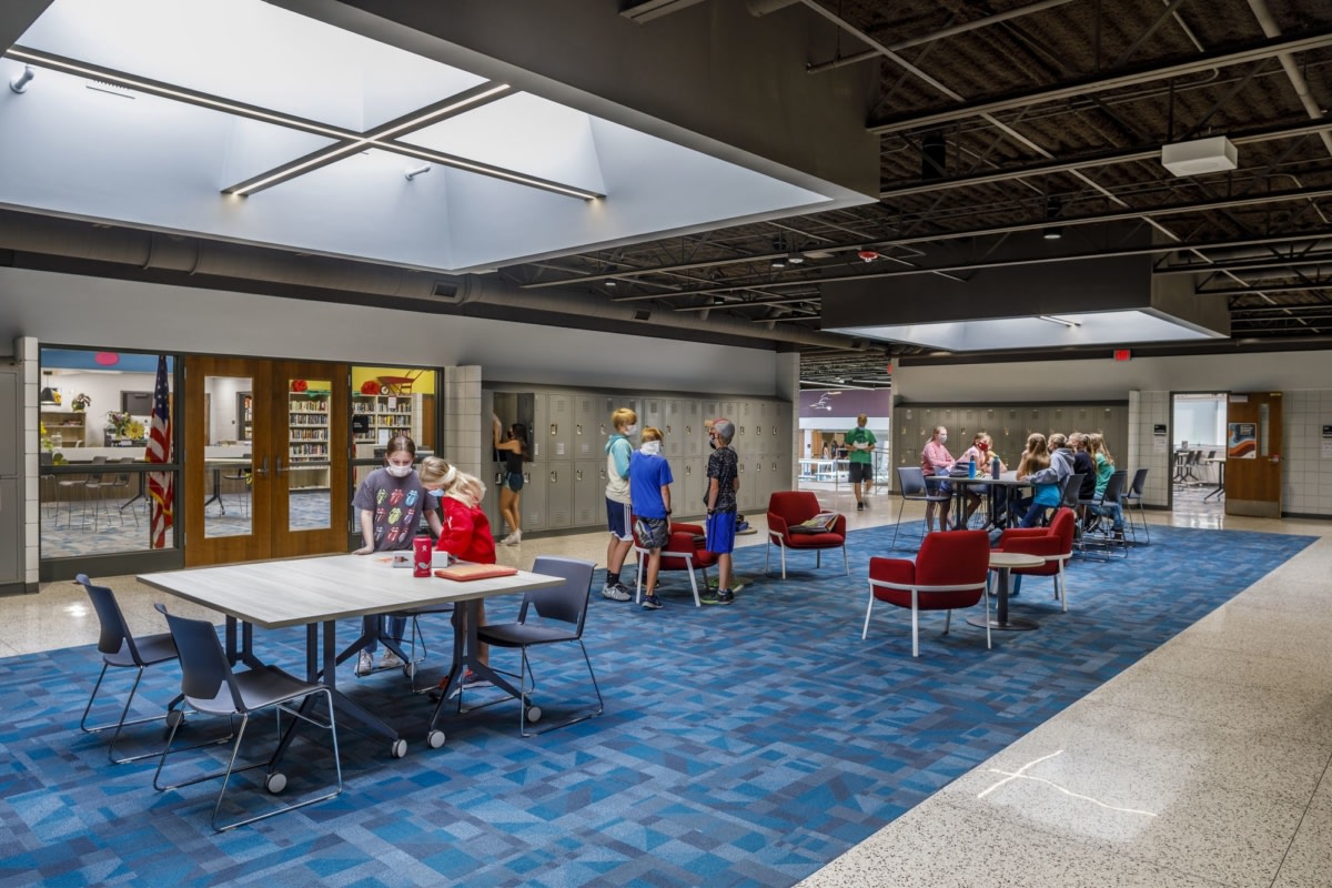 Holland Christian Middle School 翻新升级,打造互动学习空间-16