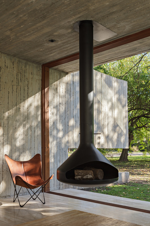 阿根廷封闭社区内的独特几何住宅-28