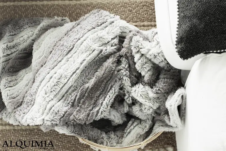 西班牙小镇的纯白北欧风住宅-11