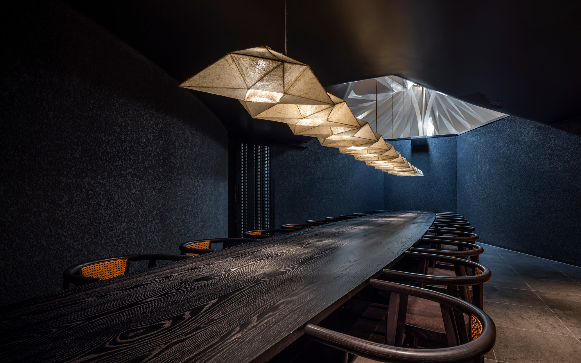Urban Sparkle for Hokkaido Sachi Restaurant Thao Dien  / Takashi Niwa Architects-20