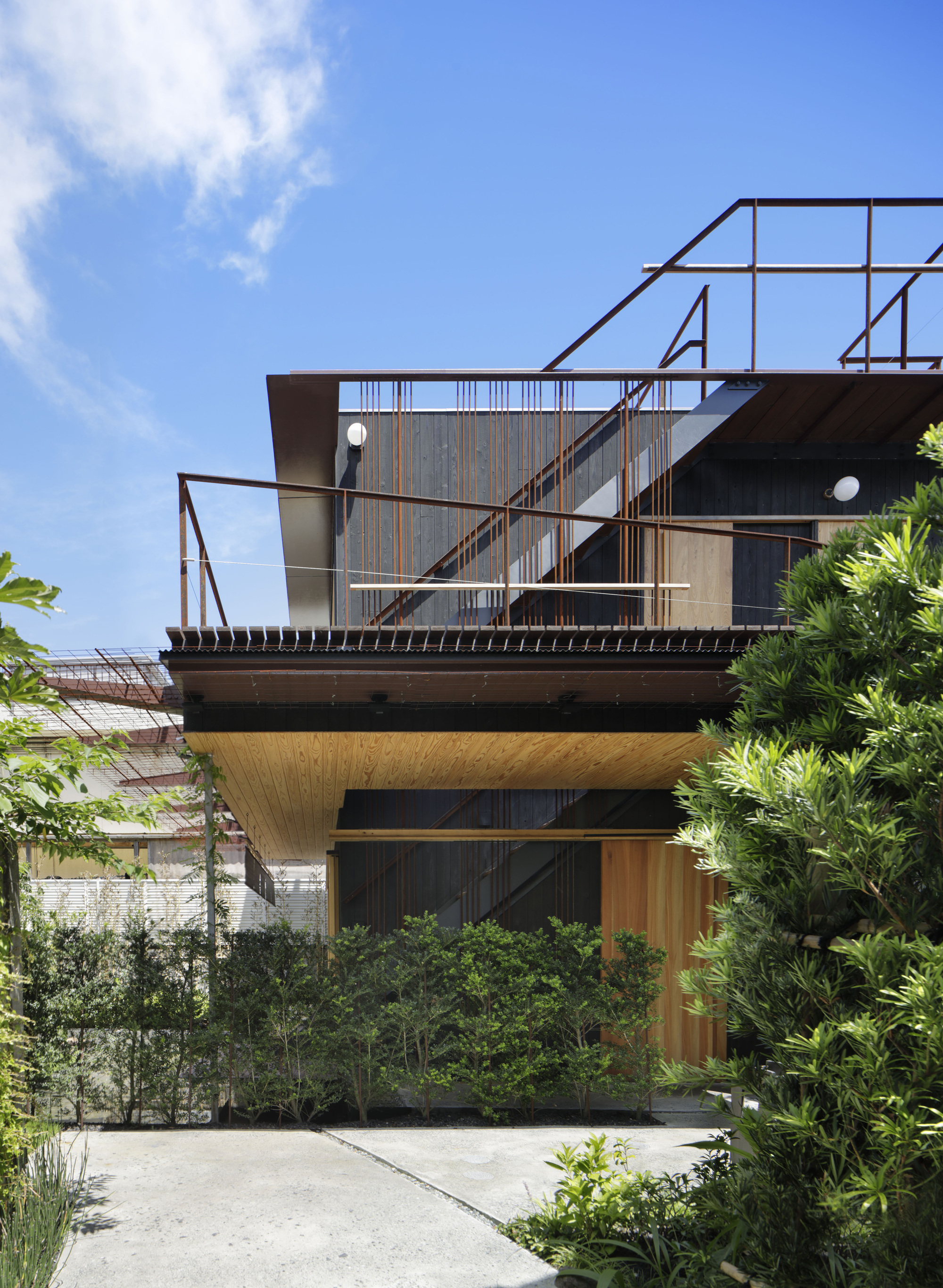 Modern Ryokan Kishi-ke Guest House / G architects studio-13