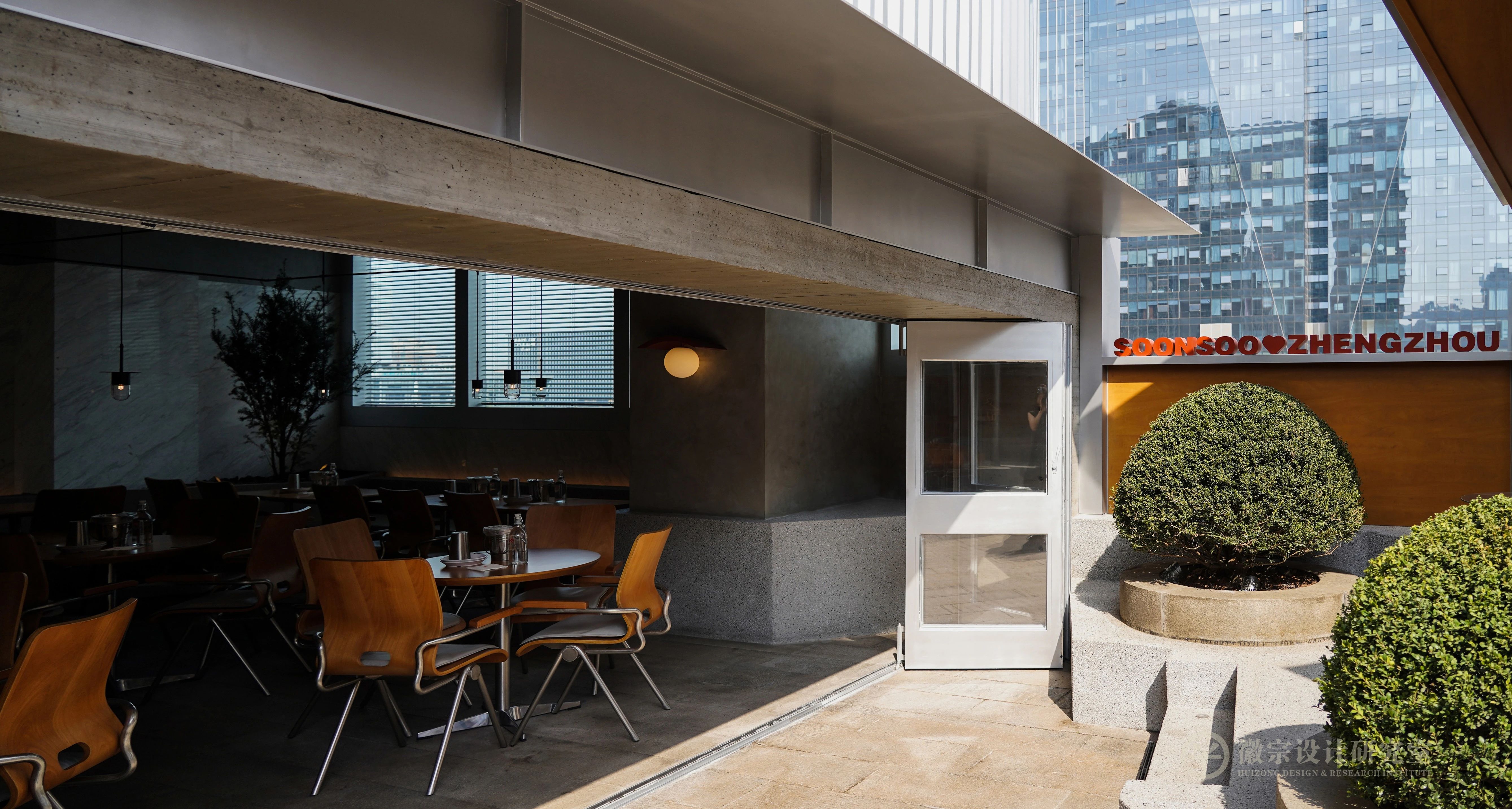 「被撕开的礼盒」SOONSOO CHICKEN中国首店设计丨中国郑州-11