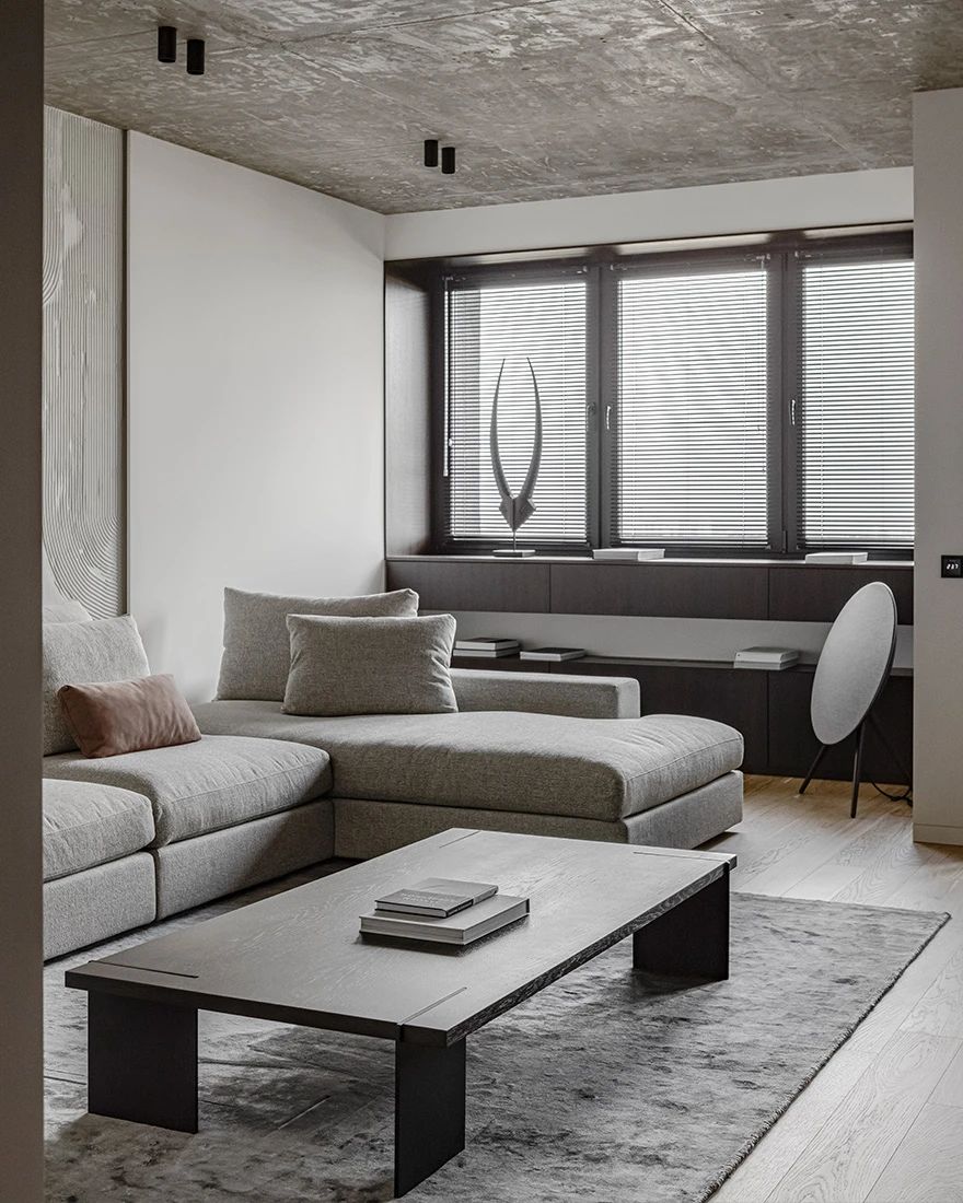 75㎡灰色简约空间设计丨Evgenia Mlynchik-6