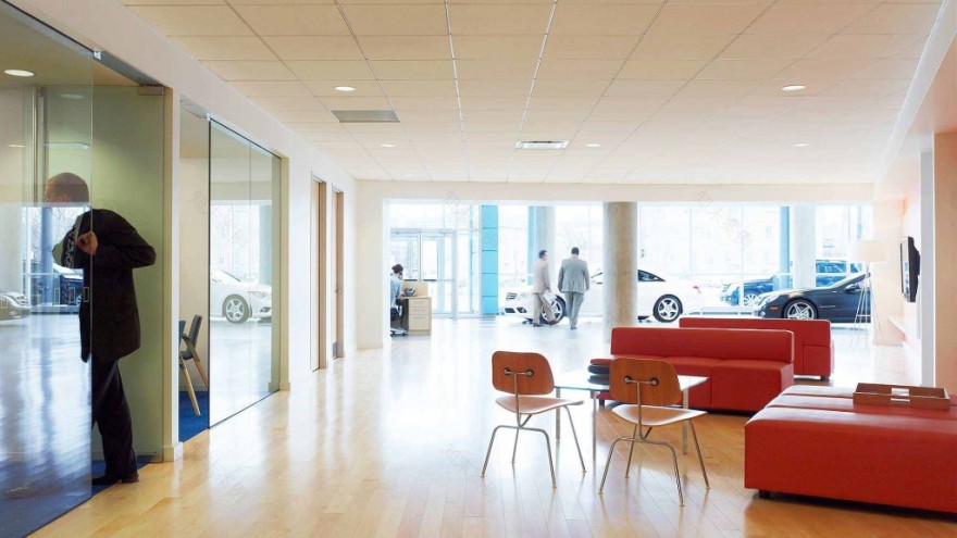 芝加哥 Fletcher Jones 奔驰旗舰店——绿色环保的汽车展示空间-6