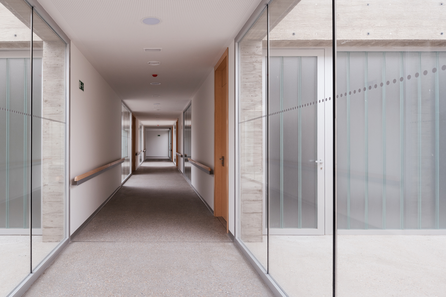 西班牙阿尔茨海默氏病患者日托中心丨studioVRA-19