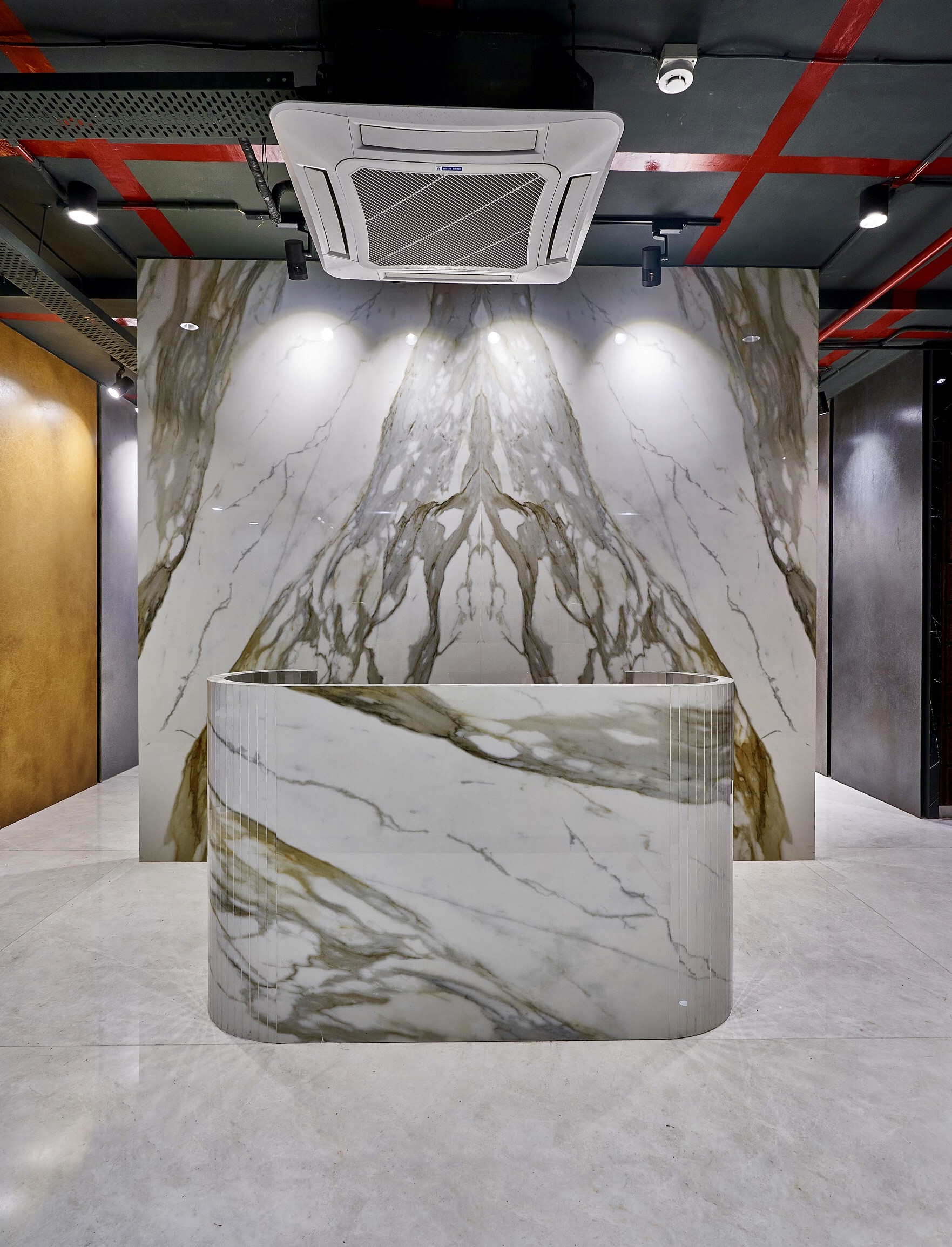 2020 年印度豪华瓷砖品牌 Ibiza 在孟买打造的 1000-3000 平方英尺旗舰展示厅-7