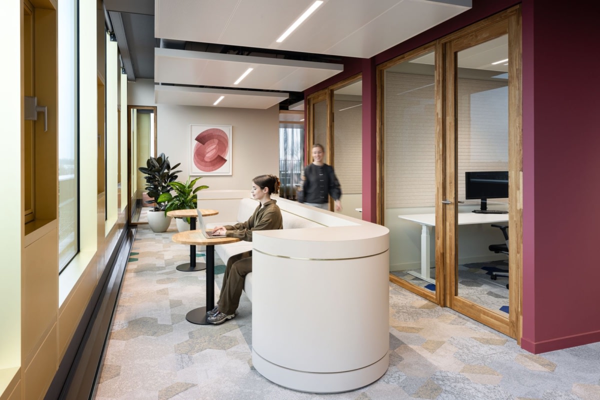 世邦魏理仕办公室

注：CBRE 是全球知名的房地产服务和投资管理公司世邦魏理仕（CBRE Group, Inc.）的英文缩写 丨荷兰兹沃勒丨CBRE Design Collective-16