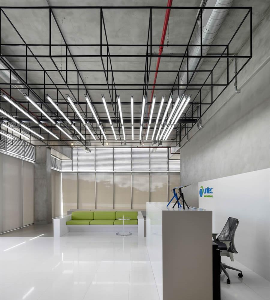 巴西 SP 办公室设计 · 木质与玻璃的完美融合-2