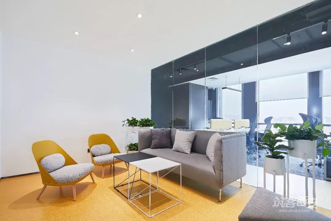 现代简约风格打造网络科技公司炫酷空间-13