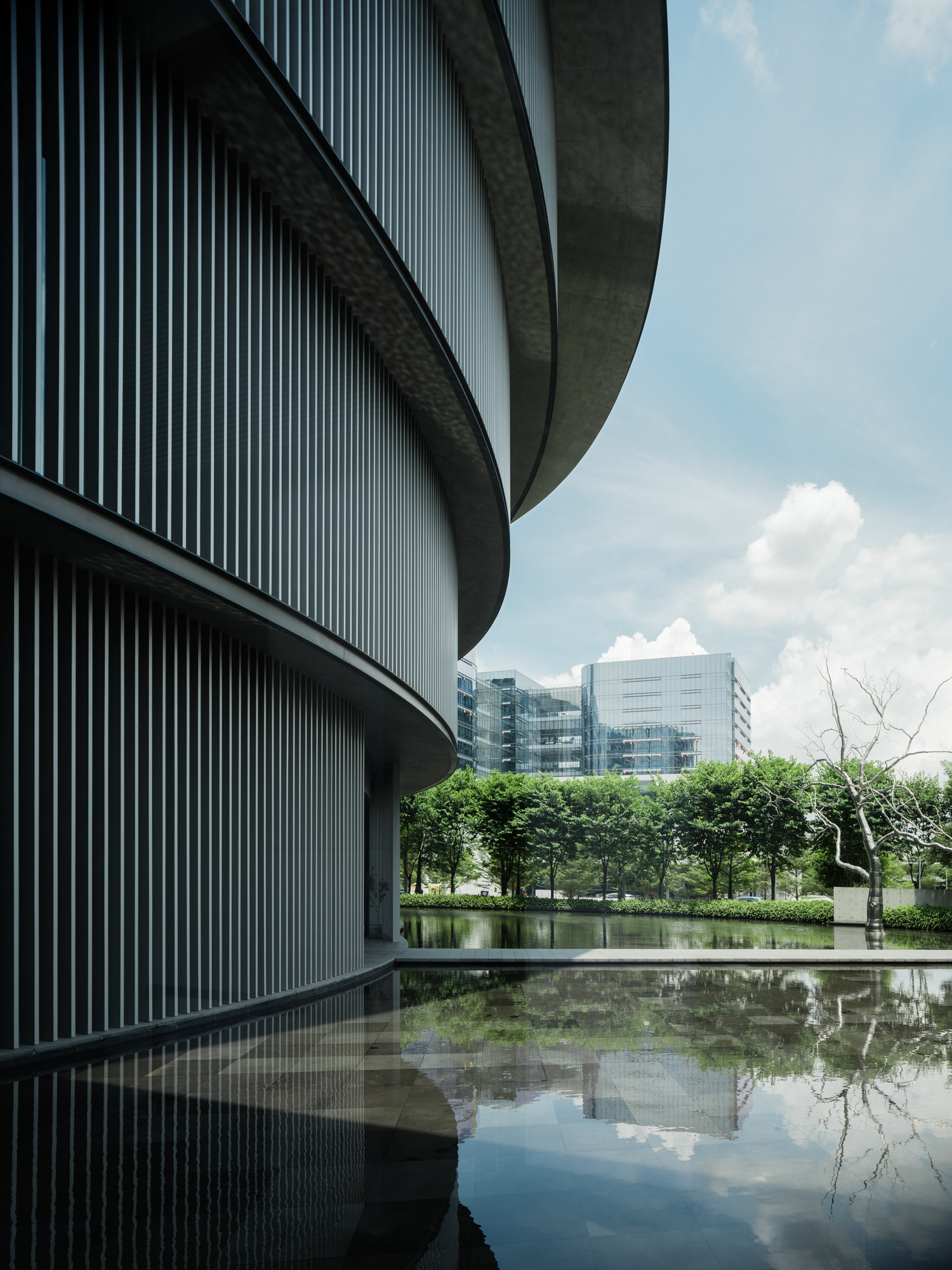 He Art Museum (HEM) | Atmospheric column-4