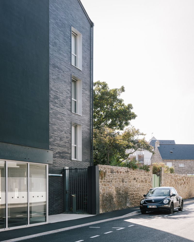 圣马洛港口边的现代马洛式建筑-39