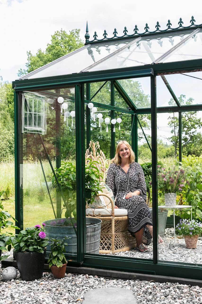 瑞典森林边缘的复古温馨木屋-15