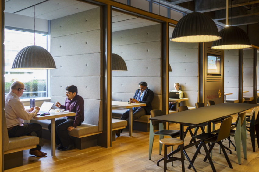 Innovative AstraZeneca Offices created by SpaceInvaders to provide a unique and engaging space for employees 太空入侵者创建的创新型阿斯利康办公室，为员工提供独特和吸引人的空间-16