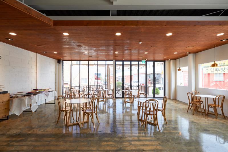 现代简约 30 坪咖啡厅设计-12