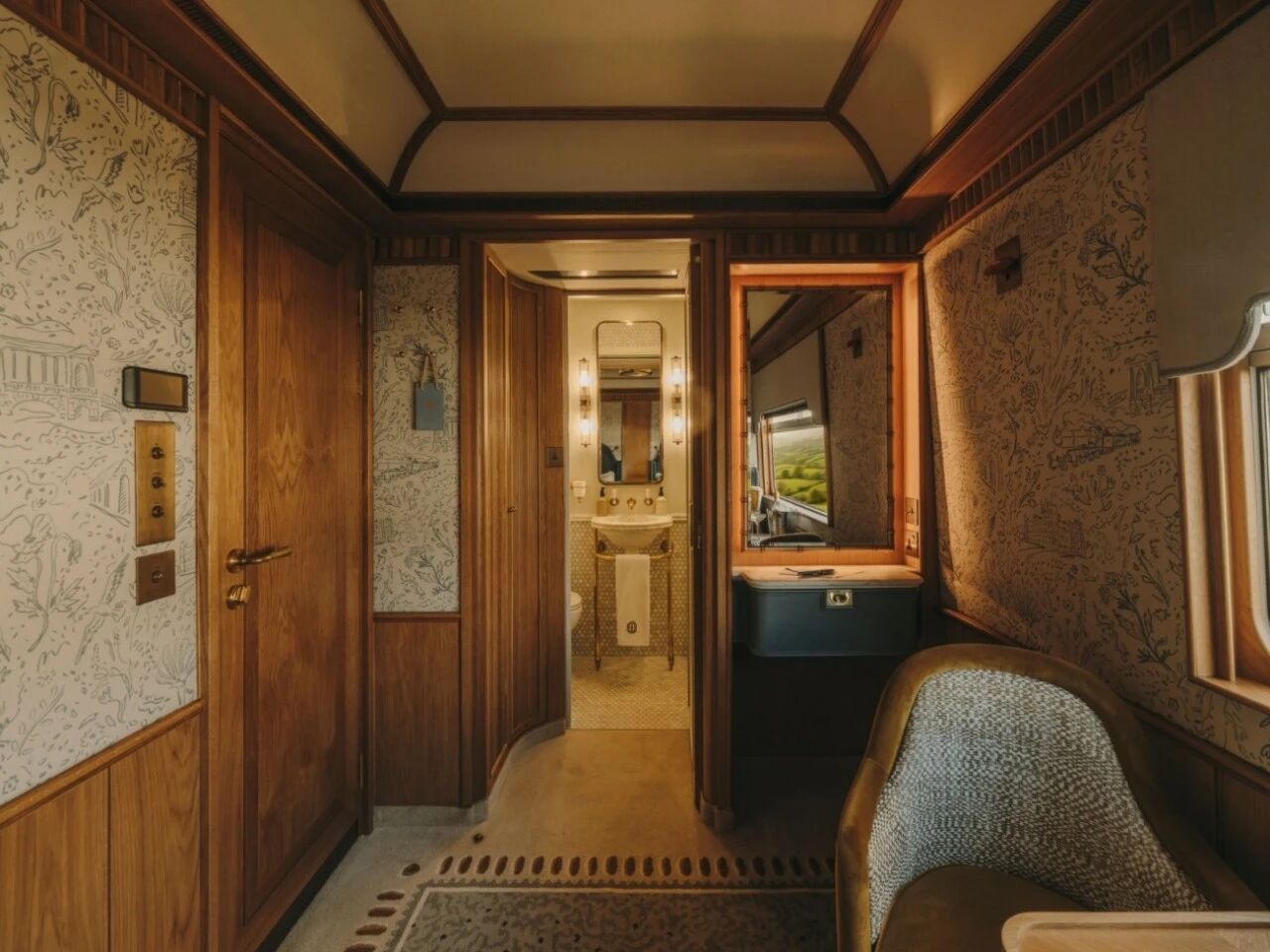 不列颠探险家号列车内部设计丨英国威尔士丨Albion Nord,合作艺术家有Luke Edward Hall等-38