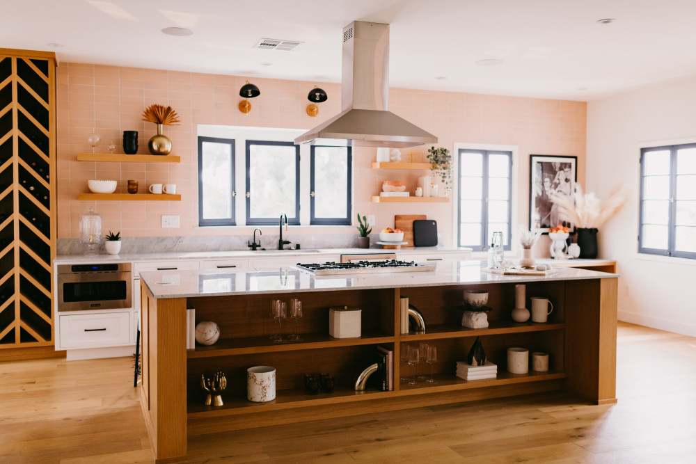 年轻企业家 Jaclyn Johnson 的洛杉矶现代西班牙风格住宅-11