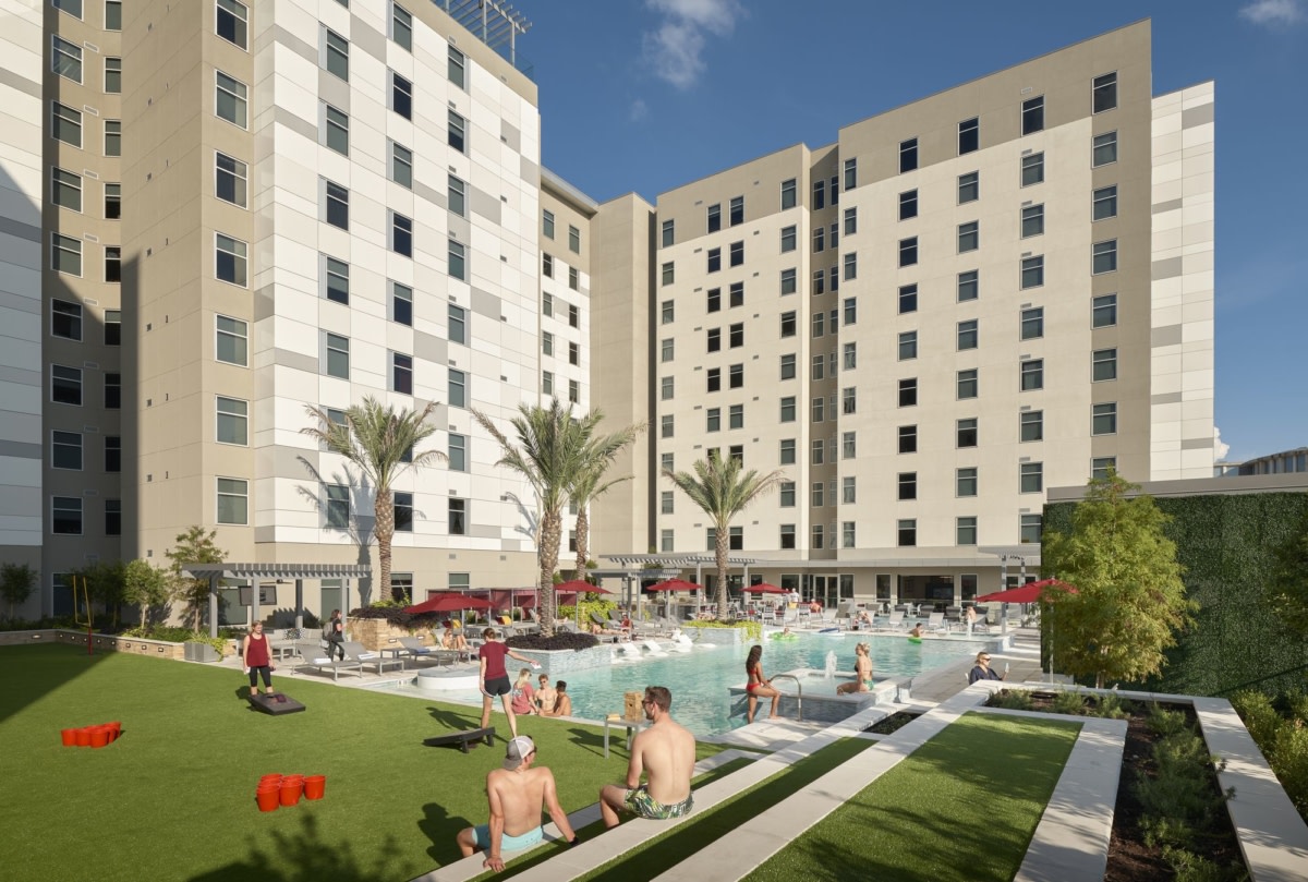 在大学站有志向-10