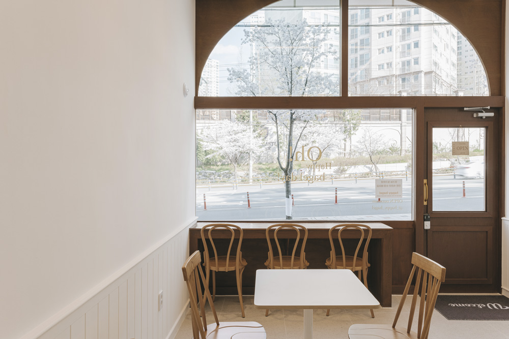 韩式"Happy Beagle"咖啡厅，简约温馨的十平米空间设计-8