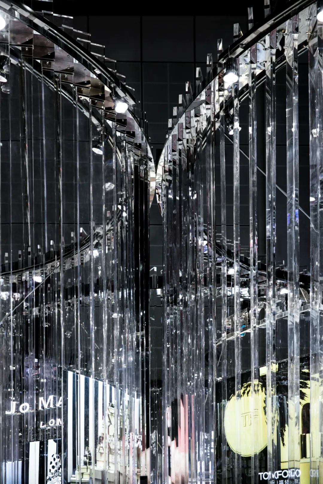 雅诗兰黛进博会展馆——栋栖设计打造梦幻透明立方体-38