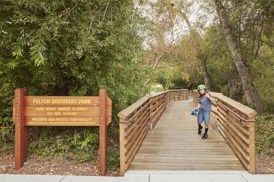 费尔顿图书馆探索公园 | 创新户外空间,环境与教育并重-11