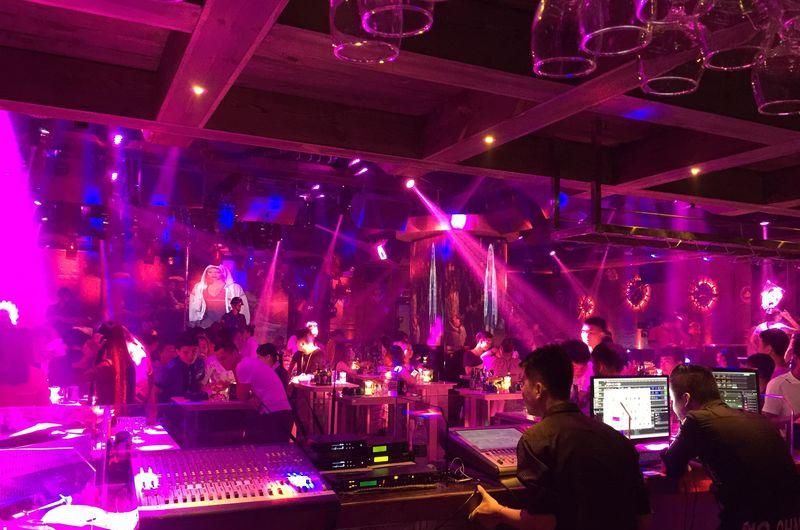 海南昌江呀诺达复古文艺酒吧-33