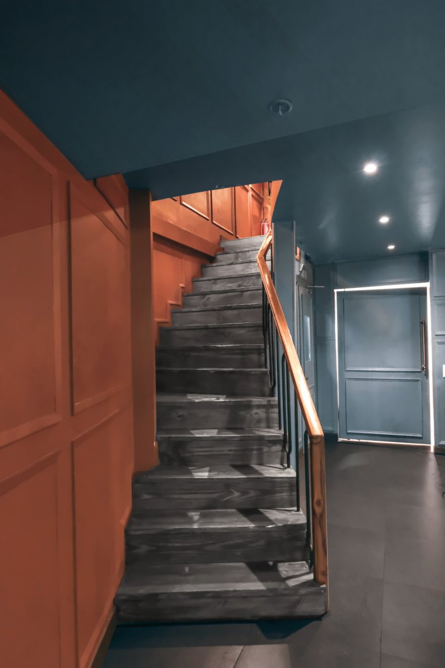 天空区块餐厅及露台酒吧丨英国德里丨PANTONE COLLECTIVE-19