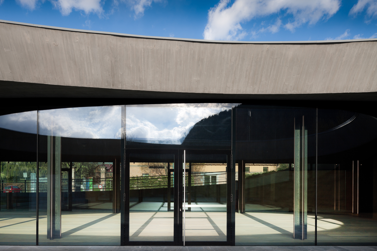 弗朗茨·克拉勒品牌南蒂罗尔地区奢侈品购物建筑设计-72