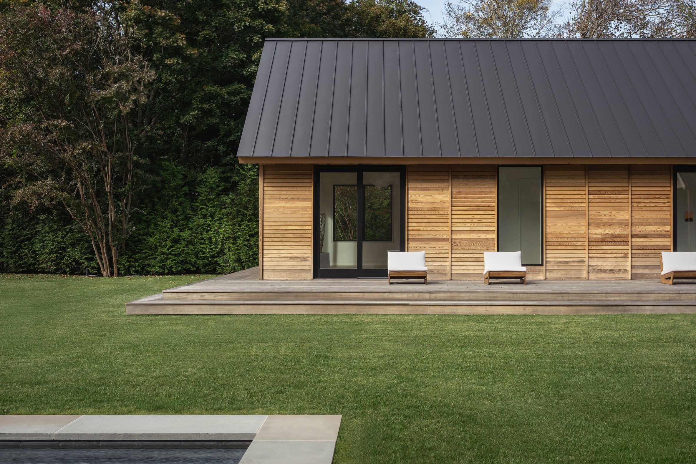 Oza Sabbeth Architects creates East Hampton house with cedar cladding-15