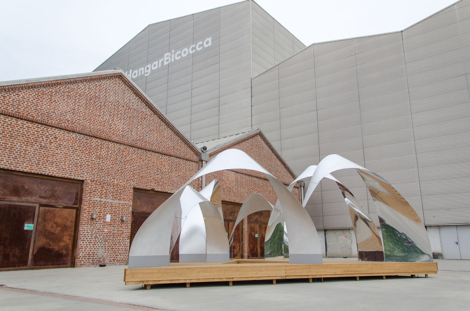 米兰 HangarBicocca 展览的 10 大绿色建筑亮点-38