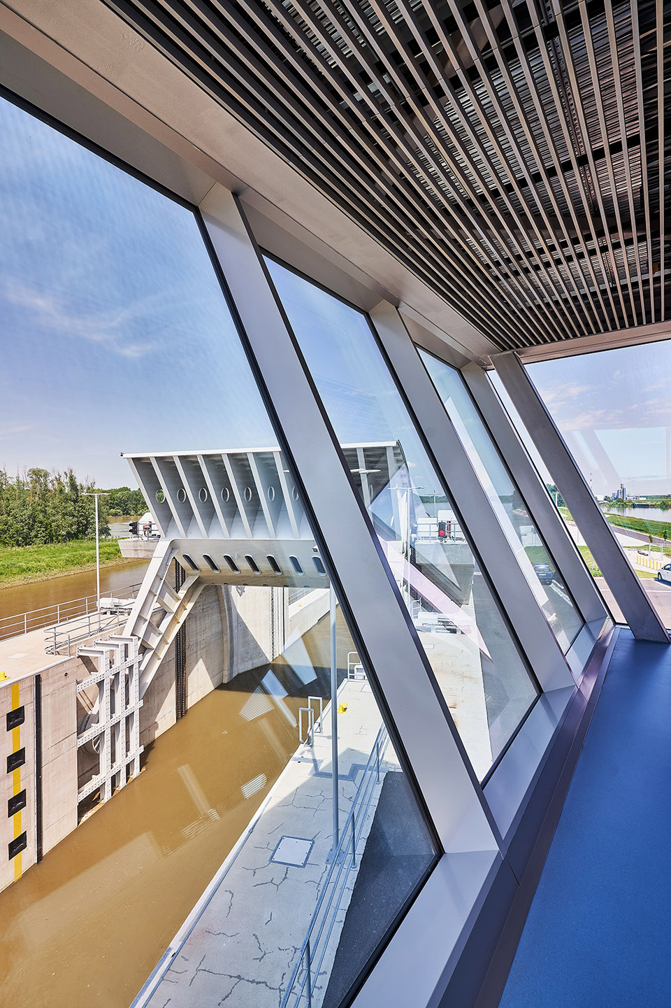 匈牙利 MosoniDanube 防洪闸门控制大楼丨TÉRHÁLÓZAT-85