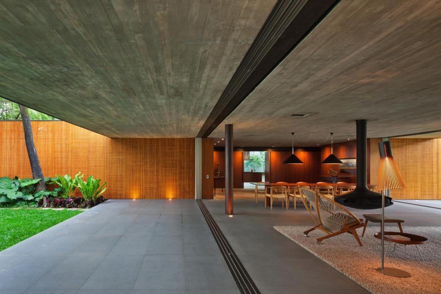 巴西圣保罗 Casa V4 住宅设计 | 绿色庭院与现代建筑的完美融合-13