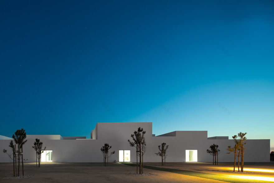 Aires Mateus 打造独特校园空间-35