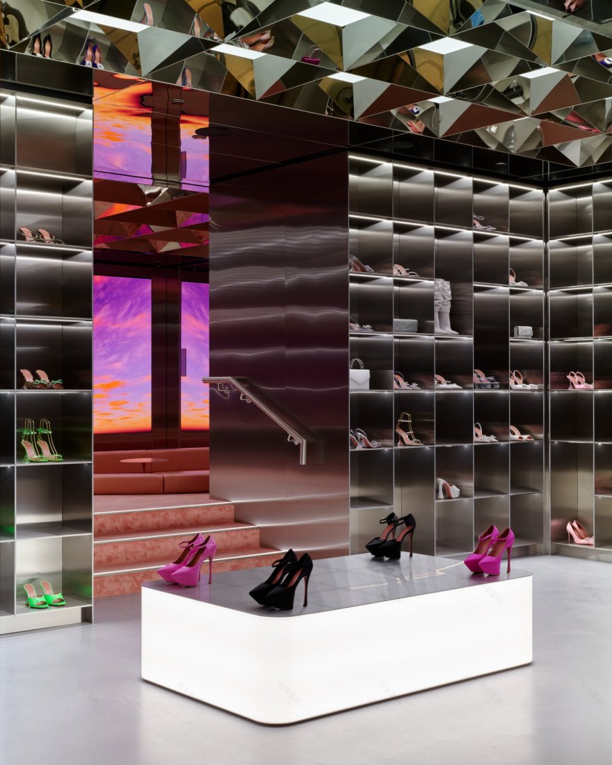 Amina Muaddi 伦敦哈罗德百货店丨英国伦敦丨Crosby Studios-9