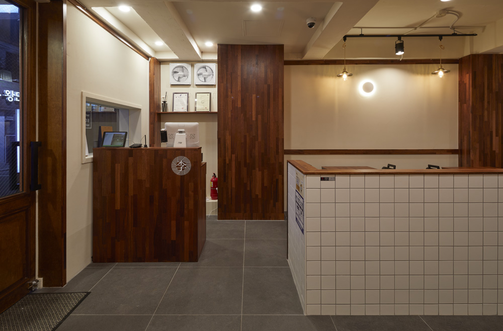 "白色与木质，打造温馨舒适的 24 平米小空间"-3