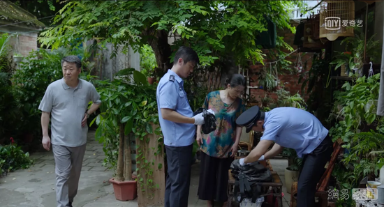 《隐秘的角落》家居设计解读,品味剧情背后的空间美学-71