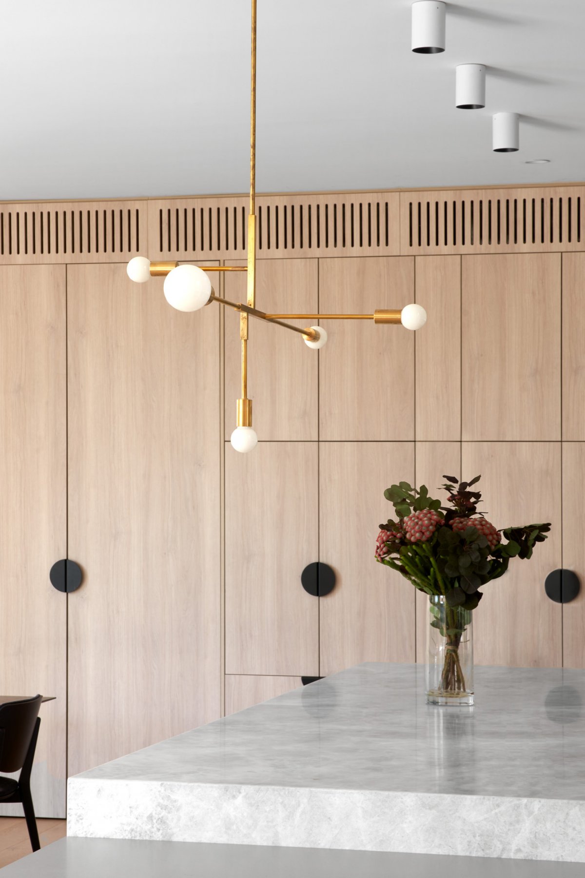 Hillside House | 简约主义与自然光完美融合的墨尔本住宅设计-16