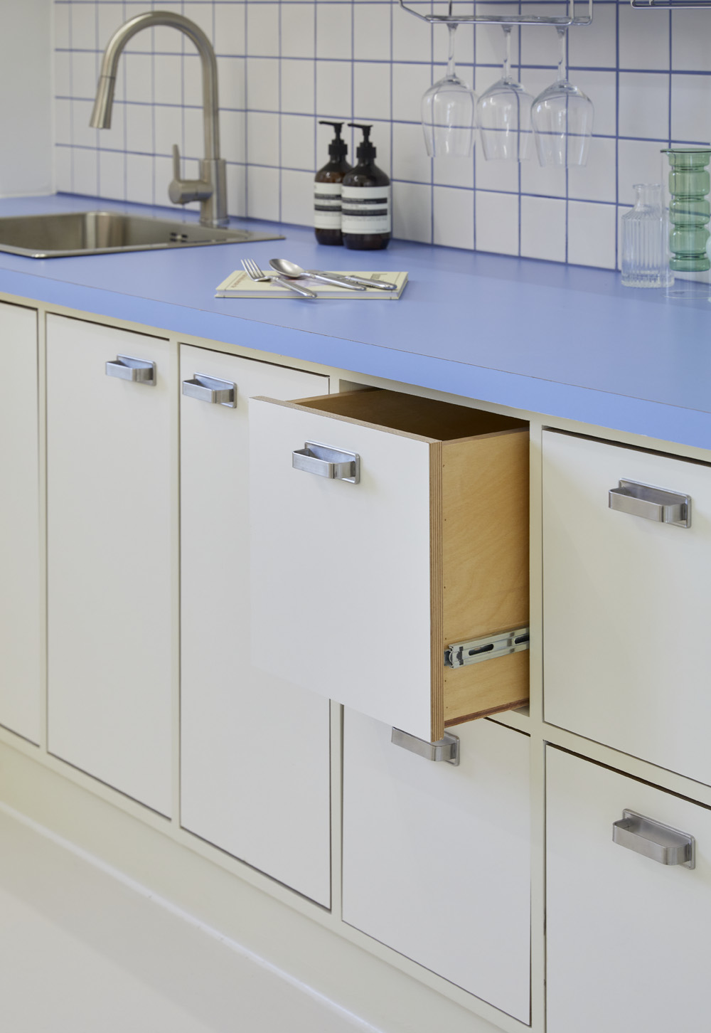 首尔 30 坪租赁公寓，极简白色调设计感空间-17