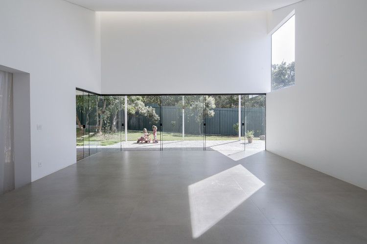 巴西 Cora House 的陡坡长廊建筑-12