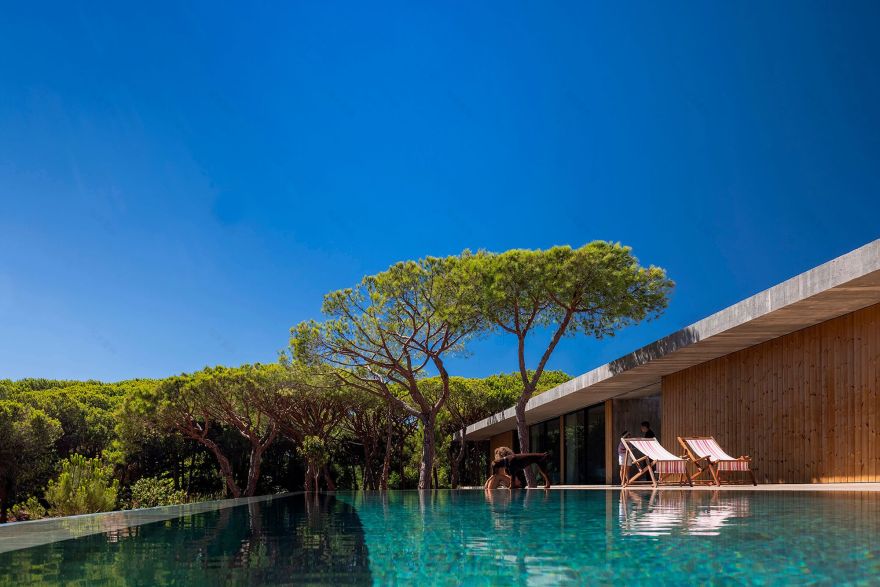 普拉亚韦尔德的房子丨葡萄牙丨Atelier Central Arquitectos-10