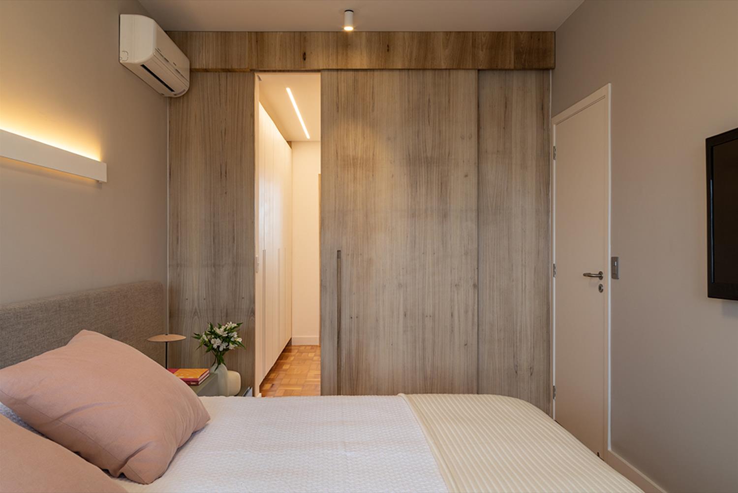 巴西 Apartamento Consolação | 木质美感与设计巧思的完美结合-23