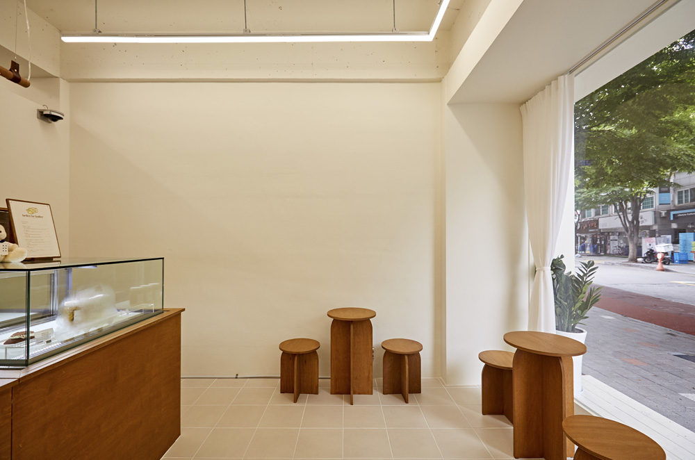 温暖工业风 8 坪金属甜点店室内设计-8