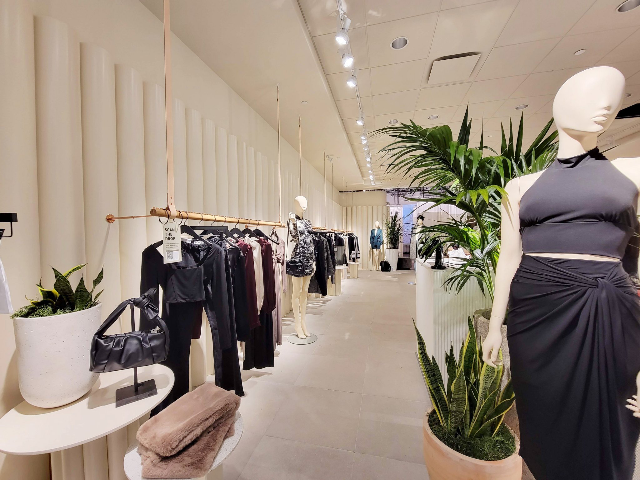 Dynamite 连通展示厅丨Groupe Dynamite inc.-13