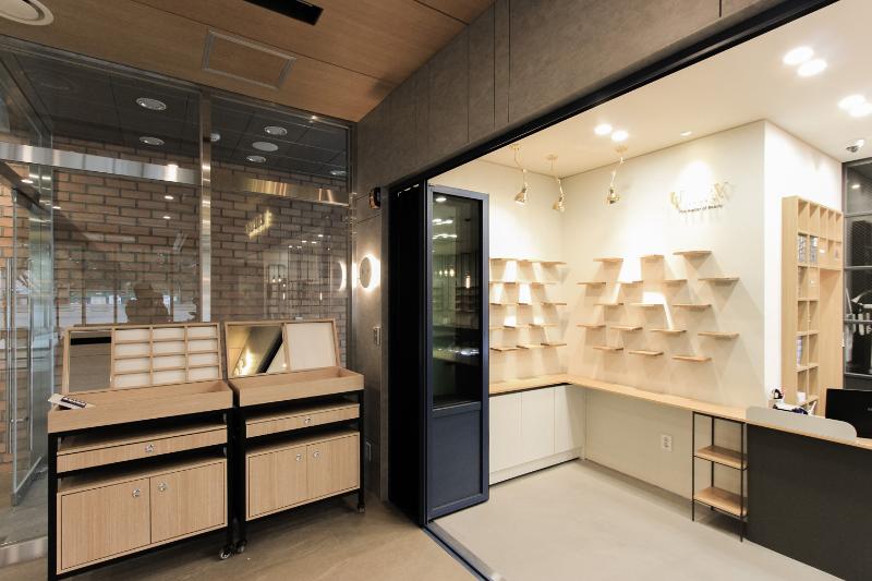 现代简约 12 平米眼镜店设计-12
