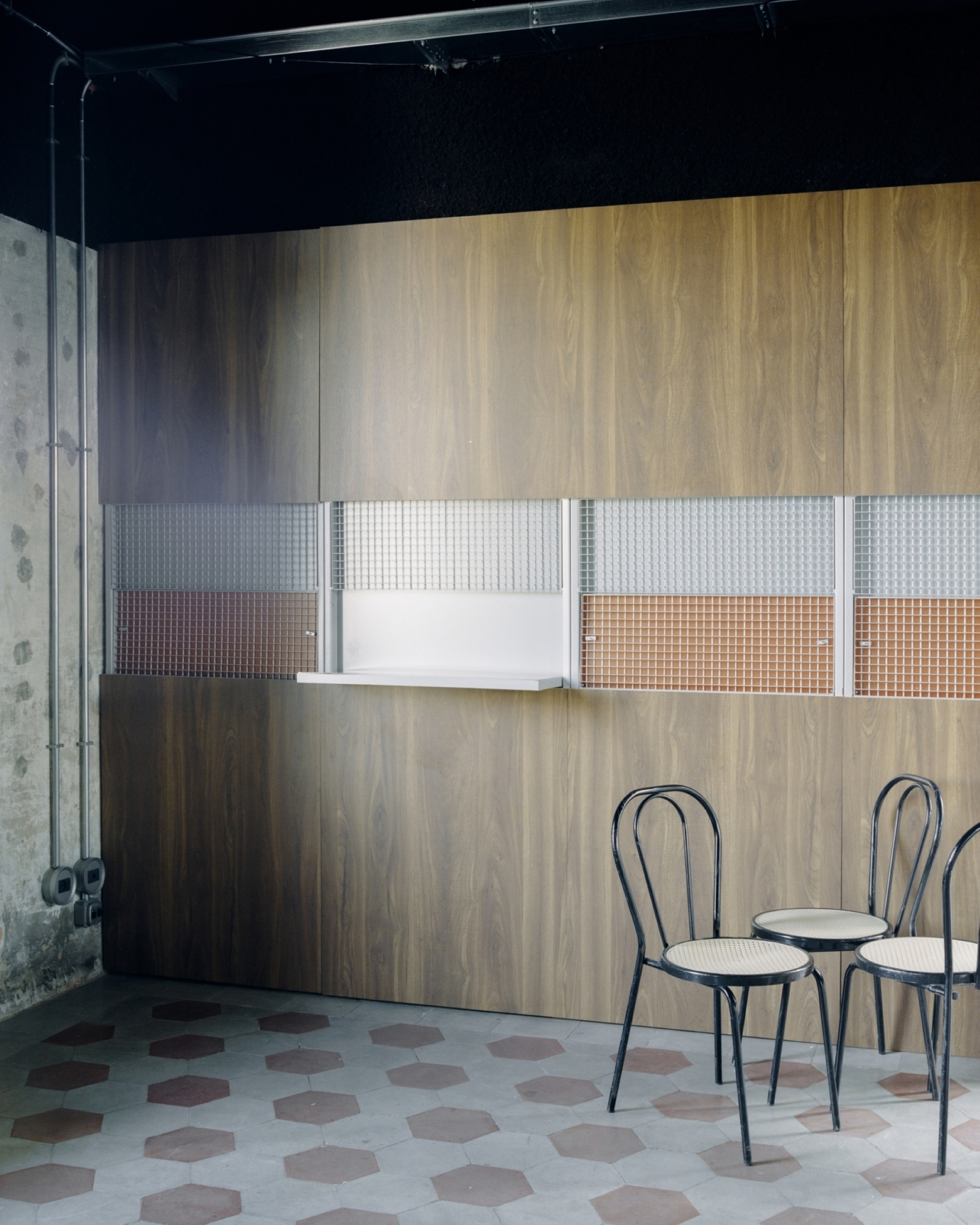 A Villa between Cyberpunk and Listening Bar / co.arch studio-21