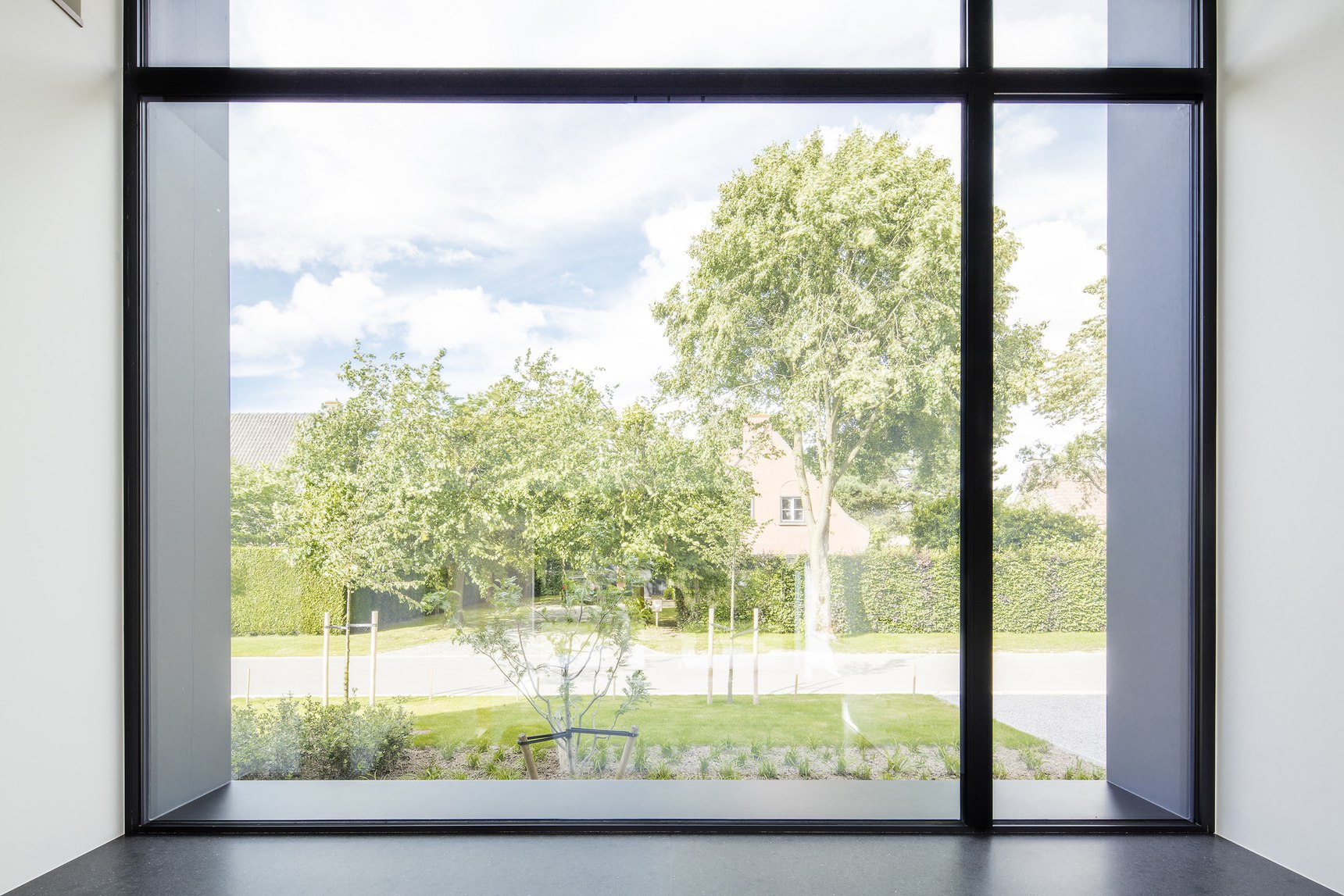 朱玛设计“飞屋”家居，紧凑布局中心壁炉成亮点-4