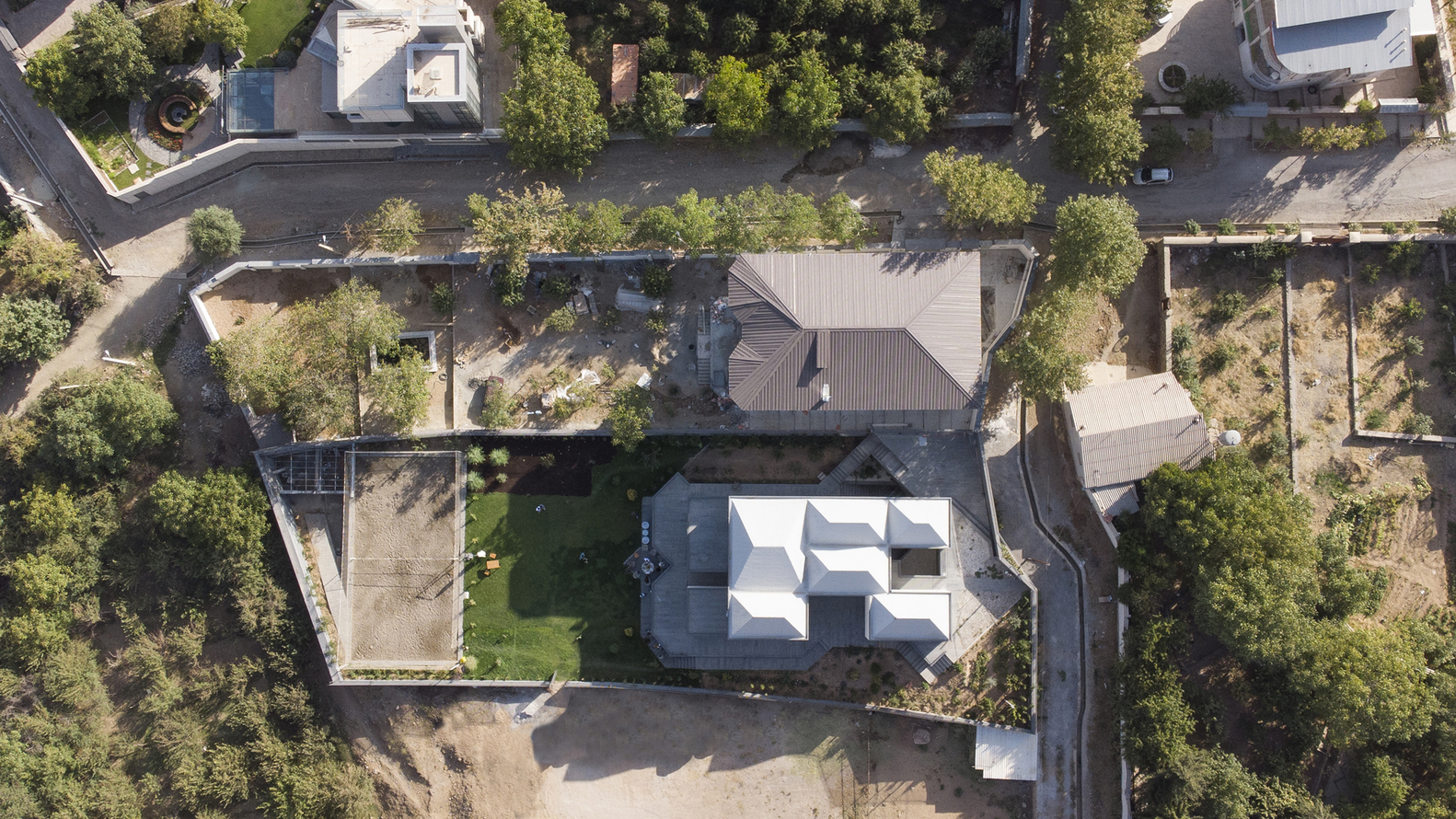 梦幻与逻辑的碰撞 · 山间别墅建筑设计丨Saeid Khan-12