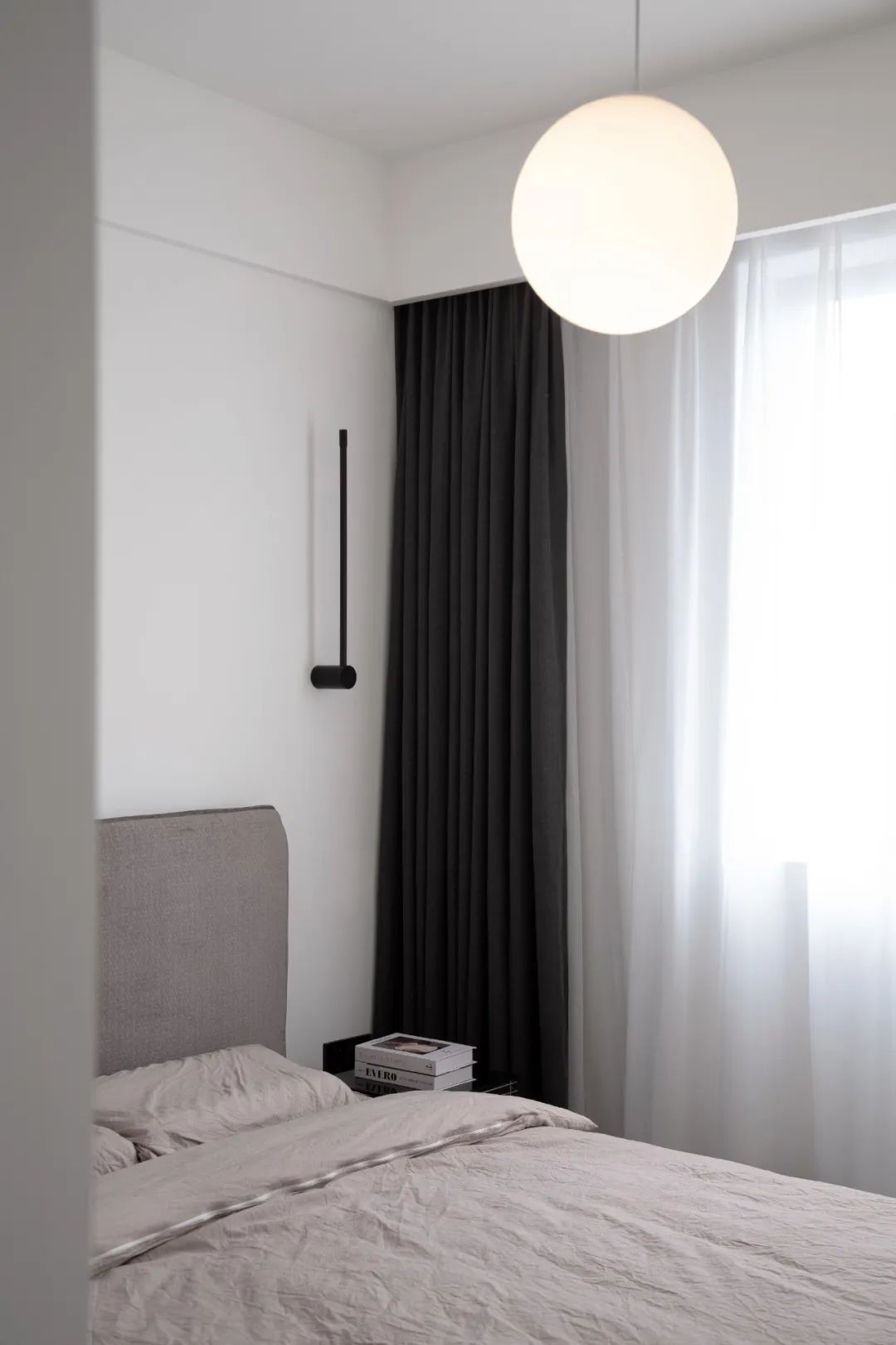 黑白基调,打造隔绝纷扰的年轻夫妻新居-73