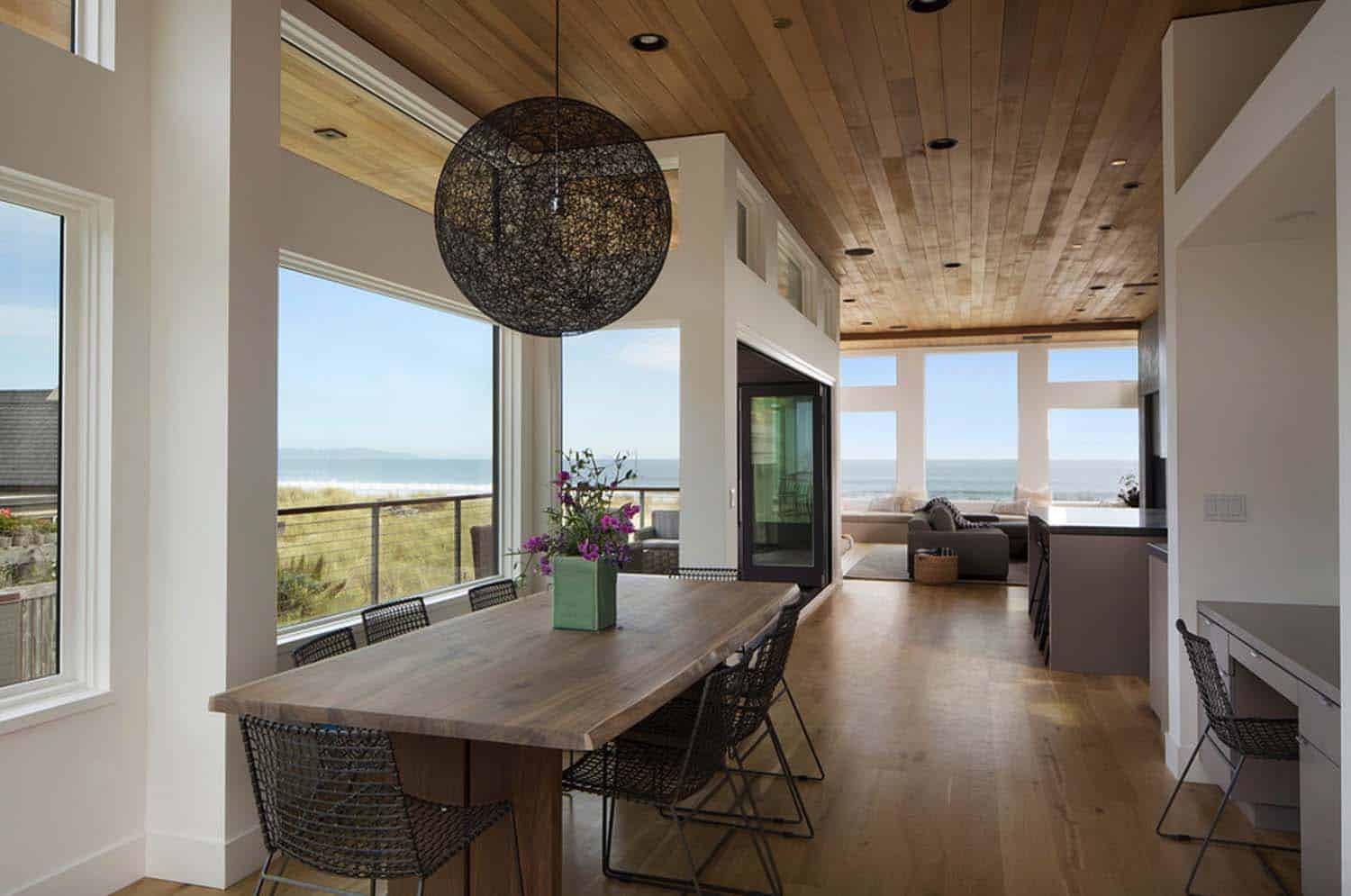 Seaside retreat celebrates indoor-outdoor living in Stinson Beach-11