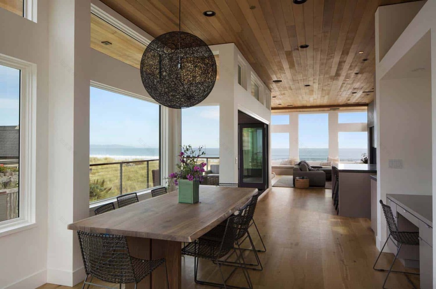 Seaside retreat celebrates indoor-outdoor living in Stinson Beach-11