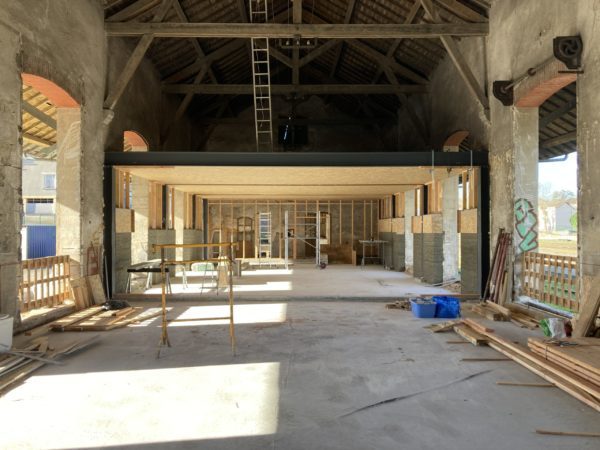 M·A·M·O·T·H机库(Hangare)
注:由于M·A·M·O·T·H可能是特定名称,没有能进一步明确具体含义的信息,只能按原样呈现Hangare常见意思是机库,法语中单词第一个字母大写一般表示地名、机构名等特定名称,所以放在这里从常见语义推测应该还是机库的专业场所名之类的如果原文HanGare是录入错误,本意是Hangare,就正好对应一致;如果HanGare有其他特殊意思,该翻译可能不准确 丨法国丨ECOPelI-2